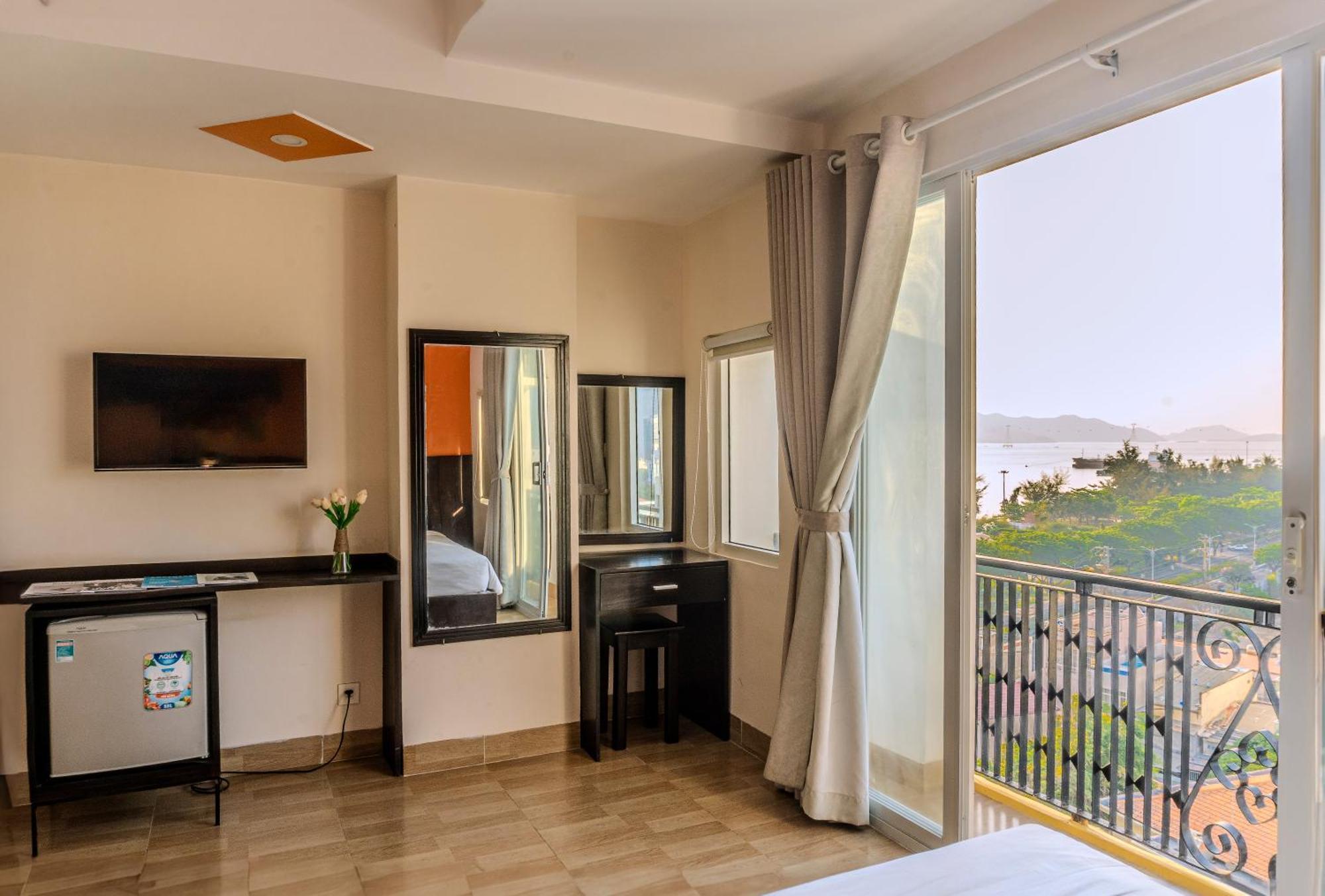 Melyna Hotel Nha Trang Beach Exterior photo