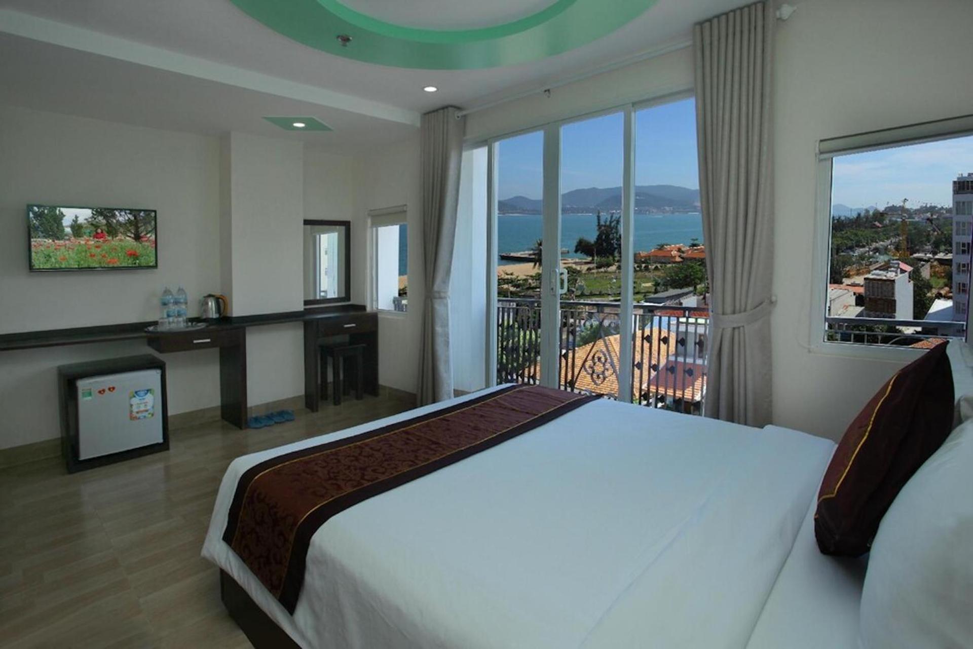 Melyna Hotel Nha Trang Beach Exterior photo