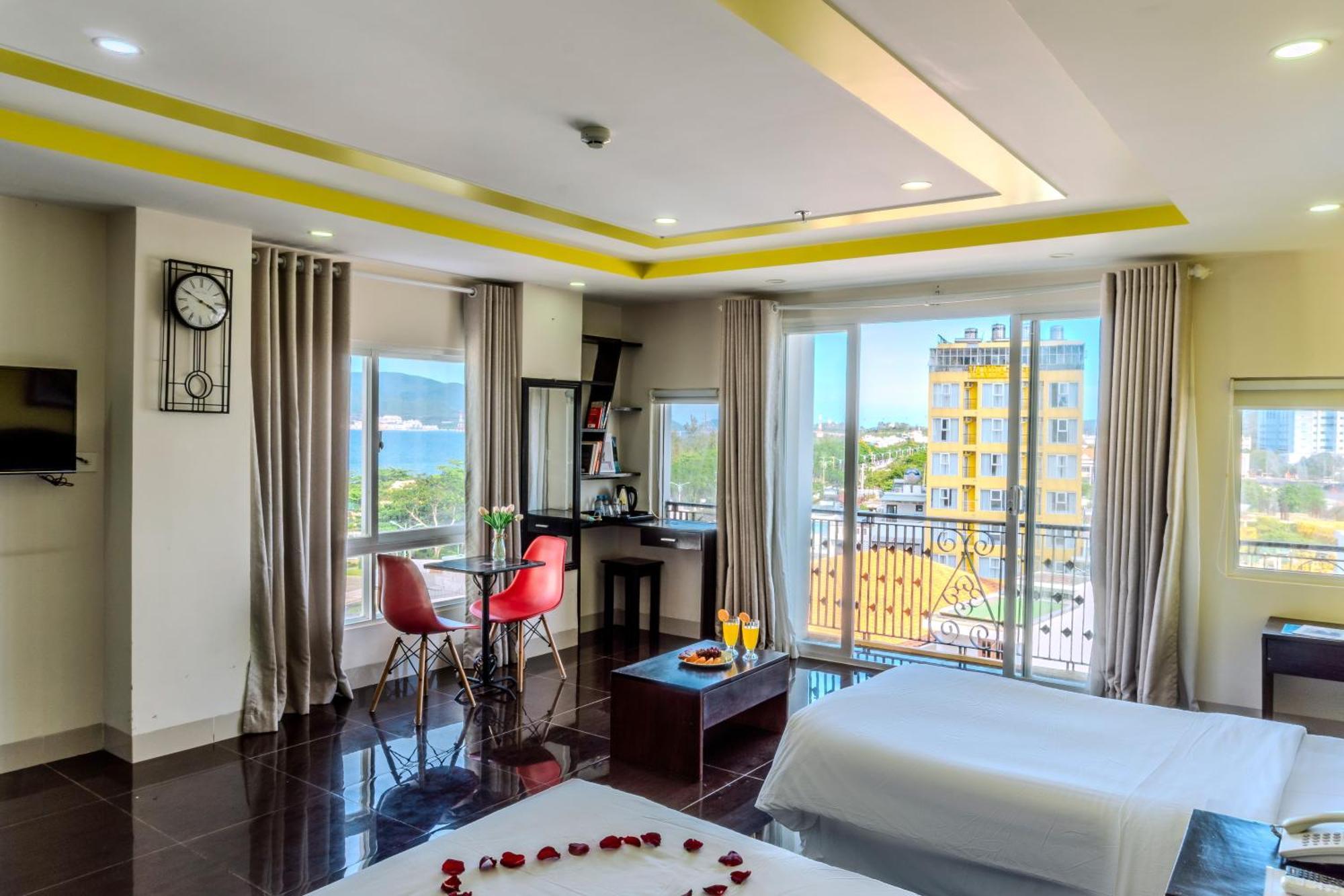 Melyna Hotel Nha Trang Beach Exterior photo